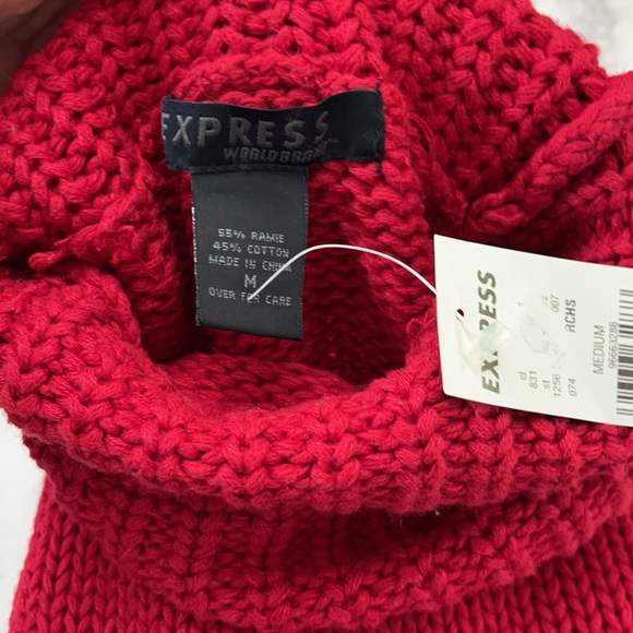 NWT, Express sweater top Sz M - Picture 3 of 3